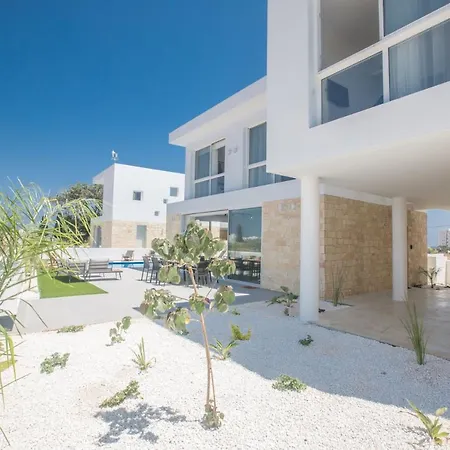 Rent Your Dream Holiday And Look Forward To Relaxing Beside Your Private Pool 1547 Willa *
