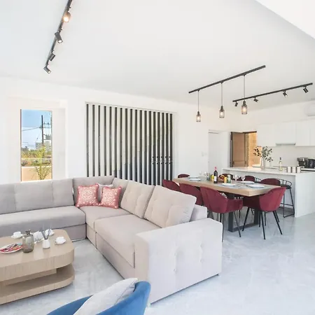 Willa Rent Your Dream Holiday And Look Forward To Relaxing Beside Your Private Pool 1547 Protaras