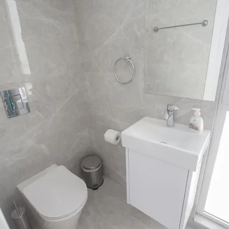 Rent Your Dream Holiday And Look Forward To Relaxing Beside Your Private Pool 1547