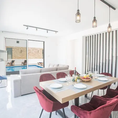 Villa Rent Your Dream Holiday And Look Forward To Relaxing Beside Your Private Pool 1547 Protaras
