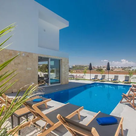 Rent Your Dream Holiday And Look Forward To Relaxing Beside Your Private Pool 1547