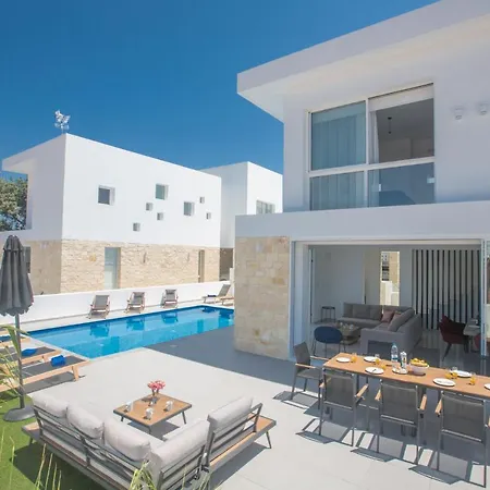 Villa Rent Your Dream Holiday And Look Forward To Relaxing Beside Your Private Pool 1547 *
