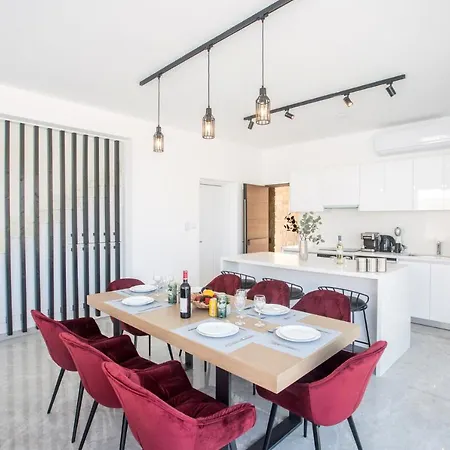 Villa Rent Your Dream Holiday And Look Forward To Relaxing Beside Your Private Pool 1547 Protaras