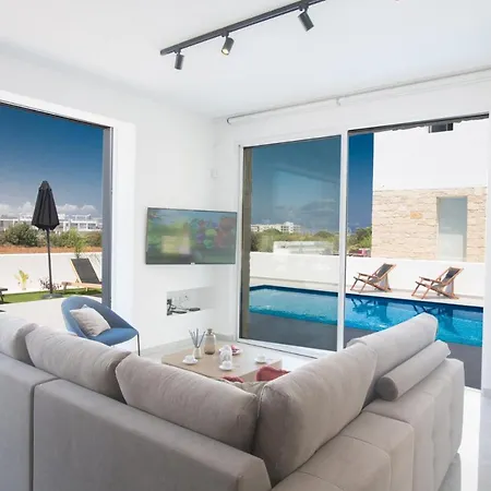 Rent Your Dream Holiday And Look Forward To Relaxing Beside Your Private Pool 1547 Villa Protaras